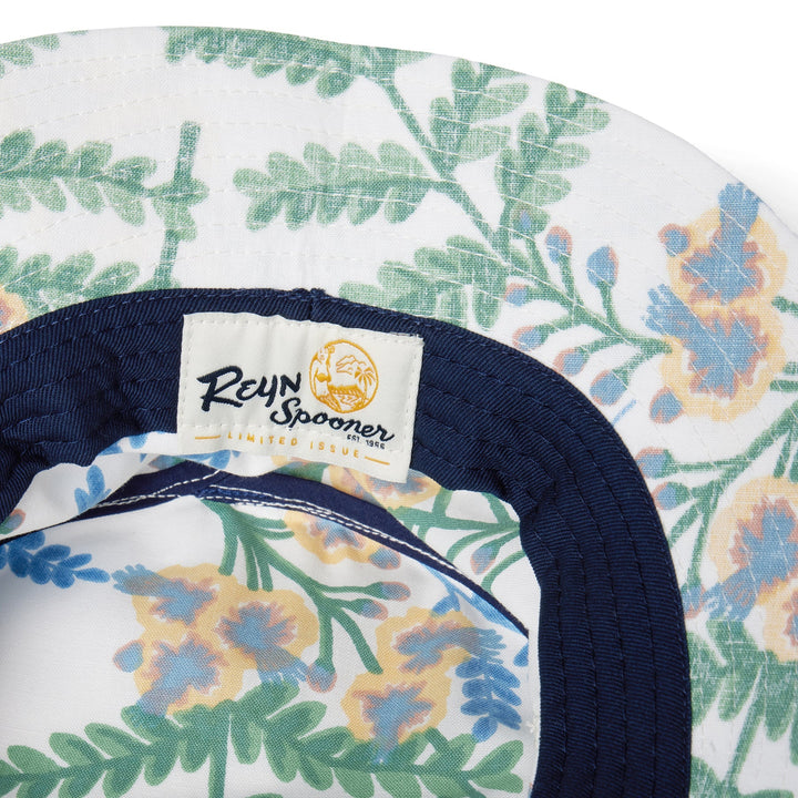 Reyn Spooner OHAI ALI'I BUCKET HAT in WHITE
