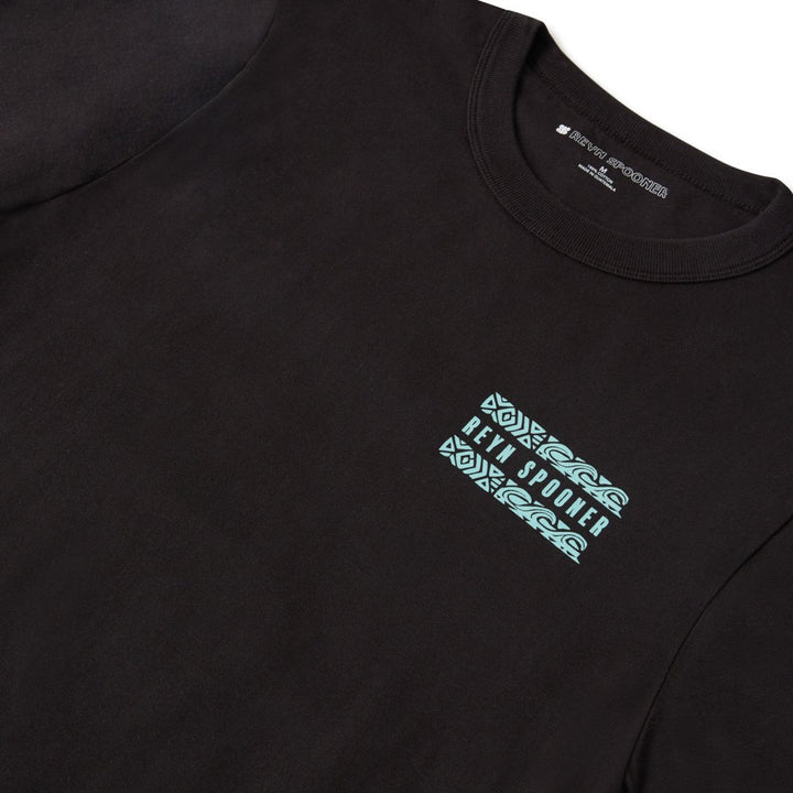 Reyn Spooner SURFIN' 808 TEE in BLACK